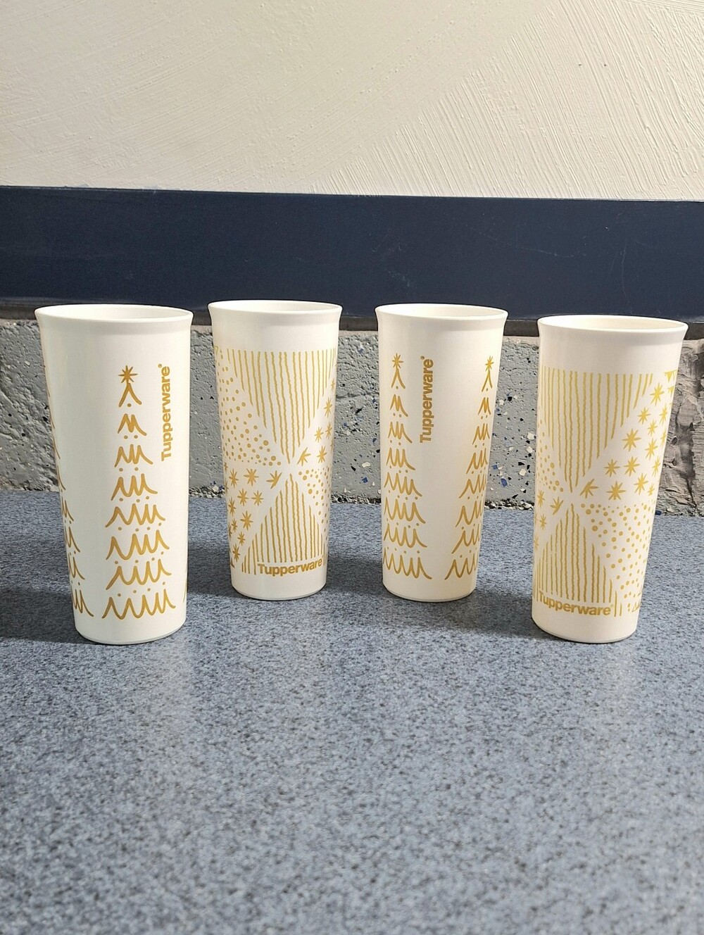 Tupperware Holiday Straight Sided Stacking 16 Ounce Tumblers, Set of 4